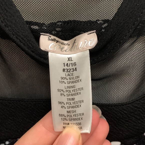 Dress • cute/ formal • black and white designed • - Picture 9 of 11